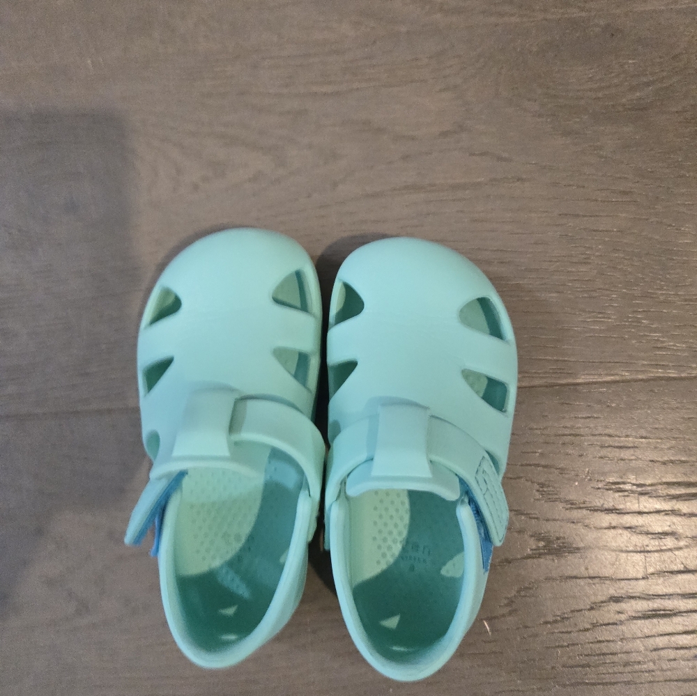 Ten Little Splash Sandals In Size 8 Aqua Mint